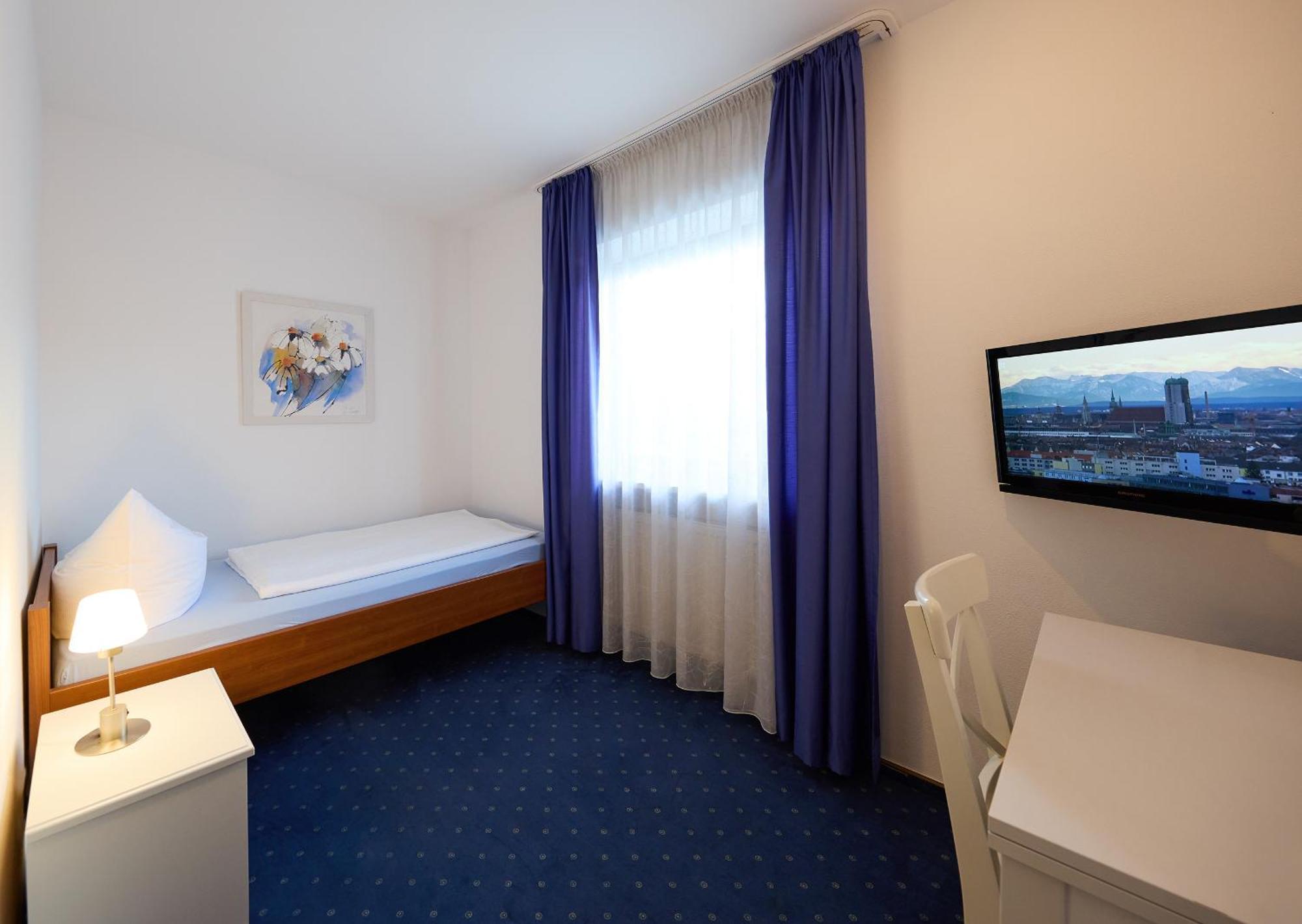 Hotel Garni Demmel Bruckmuhl Exterior photo